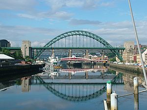 300px-Tyne_Bridge_-_Newcastle_Upon_Tyne_-_England_-_2004-08-14