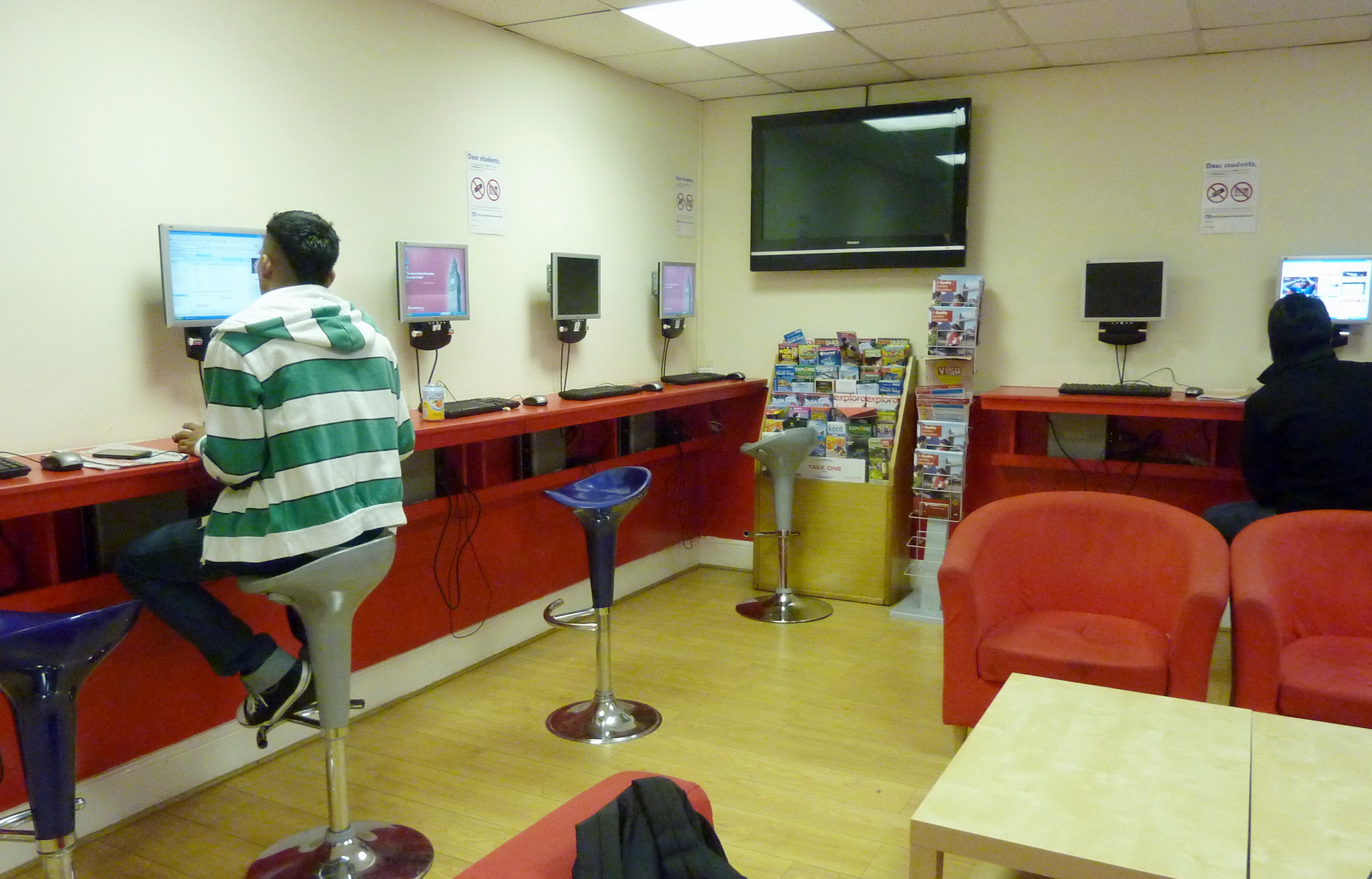 Internet cafe2