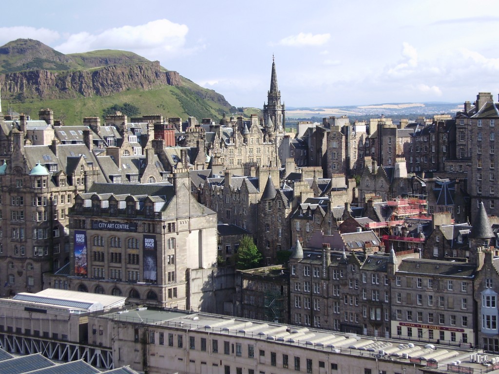 Эдинбург. Вид с обзорной площадки монумента Вальтеру Скотту