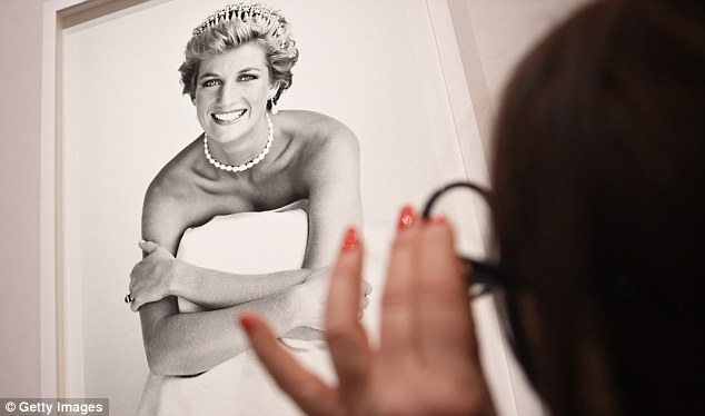 310E1D1000000578-3443426-image-a-76_1455239464442